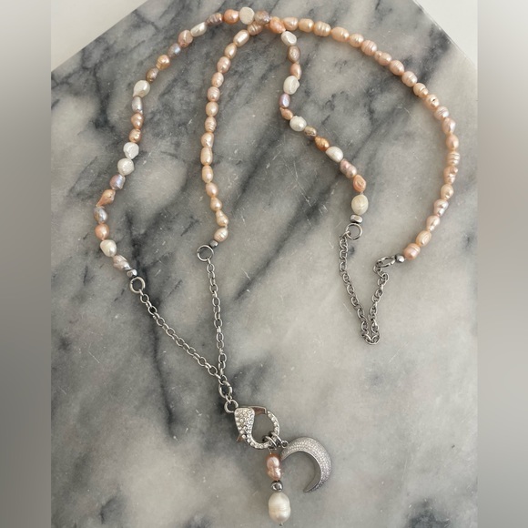 Transformer pearl necklace